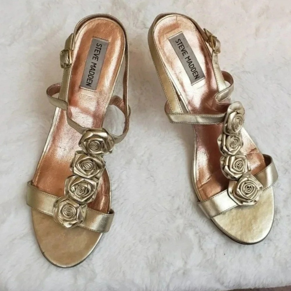 Steve Madden Goldwyn Sandals 10M Gold Rosette Floral‎ T-Strap Heeled Slingback